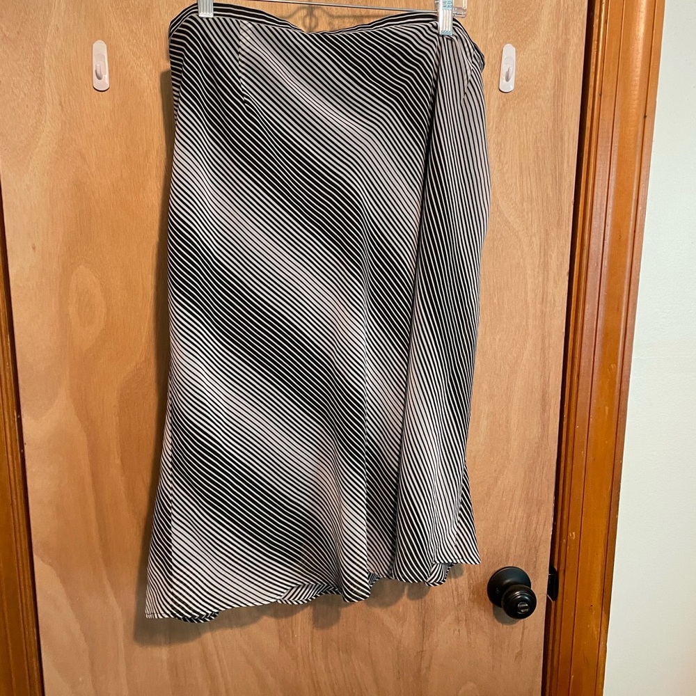 (EUC) Venizia Jeans Co. Black & White Striped Skirt 26/28